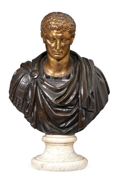 Important bust
in patinated bronze decorated...
