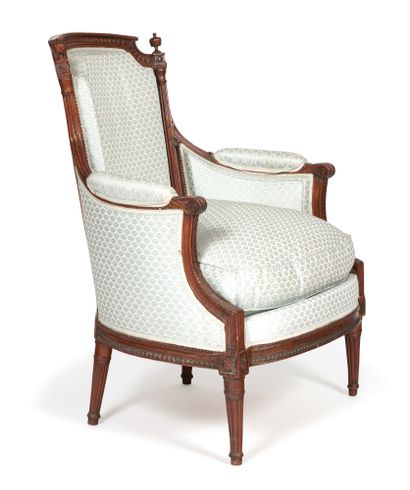Bergère
in natural wood with a curved back...