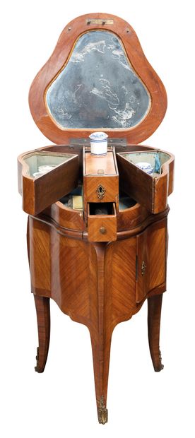 Dressing table
of curved form in veneer of...