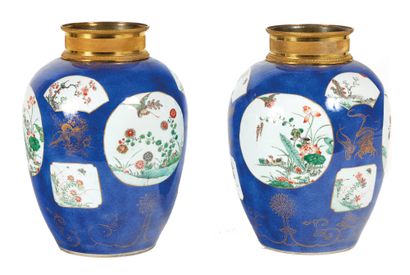 Pair of pots
in porcelain of China with blue...
