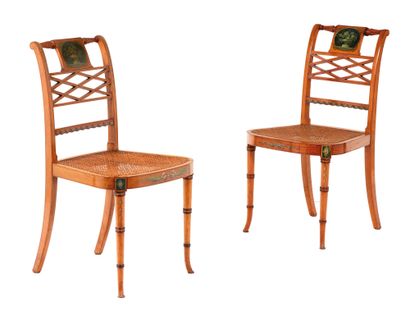 Pair of chairs
in maple veneer, fruitwood...