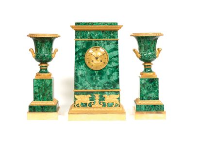 Garniture de cheminée comprenant :
THIS LOT...
