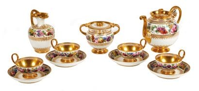 SEVRES
Cabaret en porcelaine comprenant une...