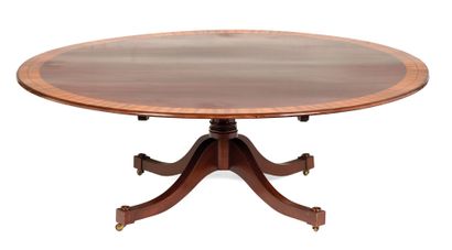 Dining room table
Round-shaped dining table...