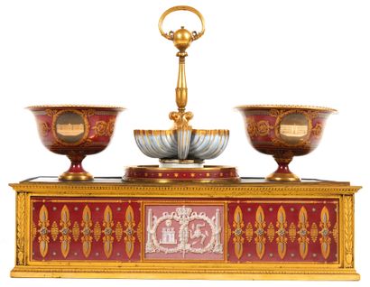 SEVRES
Ecritoire en porcelaines montées et...