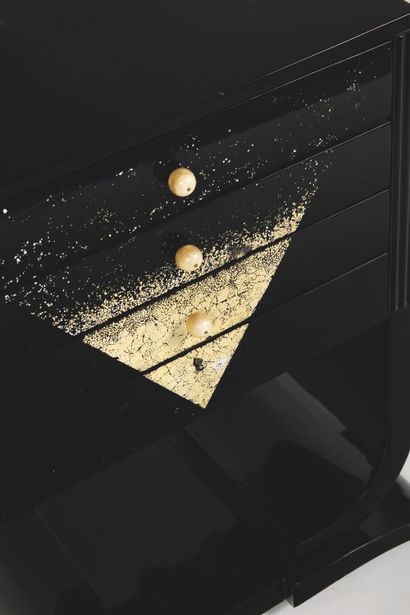 MODERN WORK IN THE TASTE OF ART DECO
Sideboard...