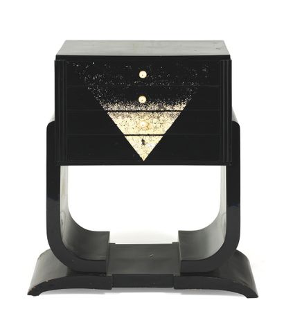 MODERN WORK IN THE TASTE OF ART DECO
Sideboard...