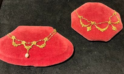 Set of two necklaces in 18k 750°° yellow...