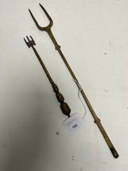 Ensemble comprenant:
Fourchette 
en métal,...