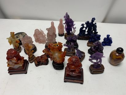 Modern China
Hard stone lot including 5 rose...