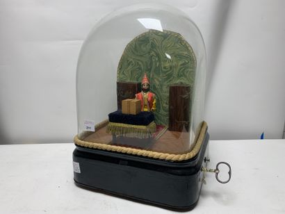 Automaton of a magician under a globe
H :...