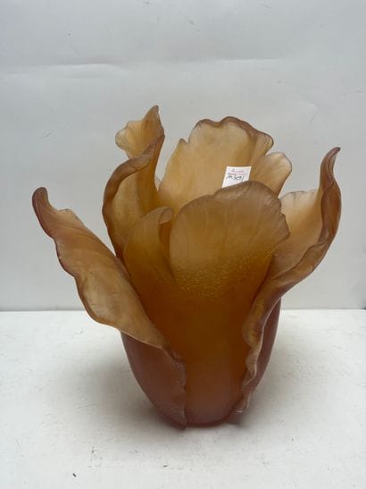 DAUM FRANCE
Vase in orange glass paste simulating...