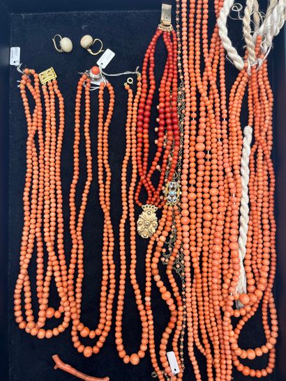 A sachet of unspun coral pearls