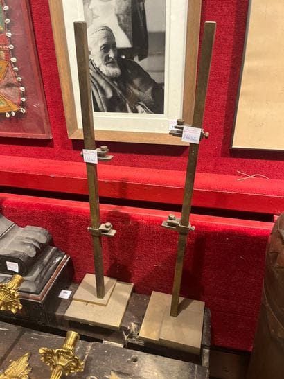 Metal shelf support
Modern work