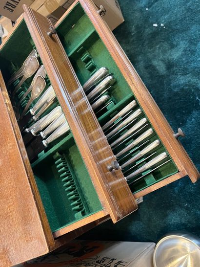 Christofle
Set of silver-plated flatware...