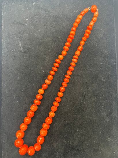 Grand collier de boules de corail facett...