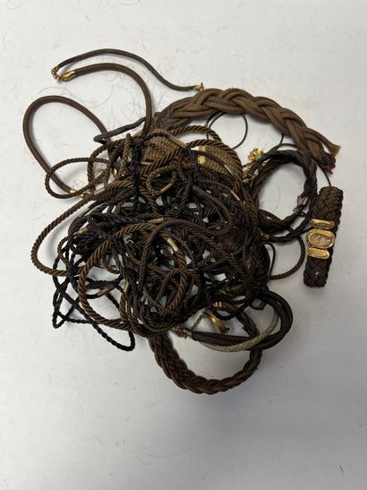 Ensemble de bracelets en cheveux et nylons,...