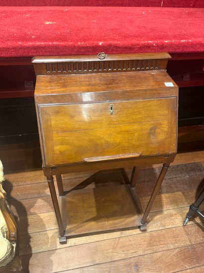Mahogany sloping desk with screen, opening...