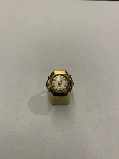Bague avec cadran.
Ring with gilded metal...