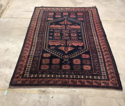 Wool carpet featuring a central medallion...