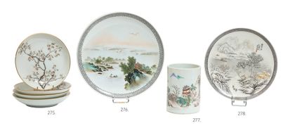 CHINE - XXe siècle
Quatre coupes en porcelaine...