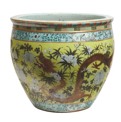 CHINE - Vers 1900
Grand aquarium en porcelaine...