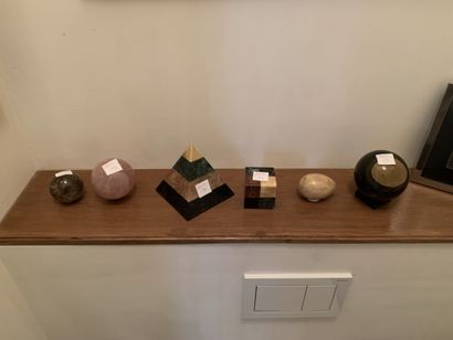 Mannette including ashtray, two small pots,...