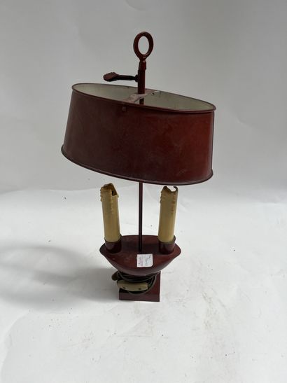 Lampe bouillotte de forme navette en tôle...
