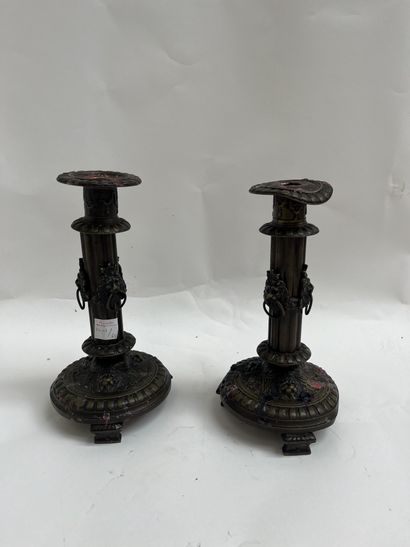 Paire de bougeoirs à fut cannelé, godrons...