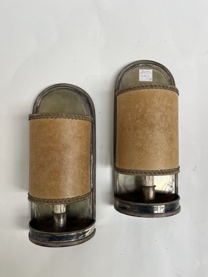 Deux appliques en ogive en métal argenté
Signé...