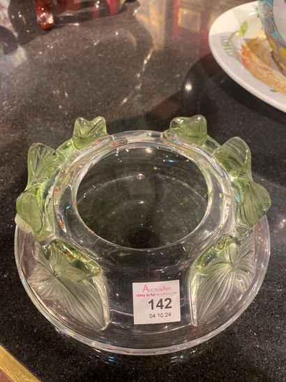 French crystal
Flat bowl decorated with ivy...