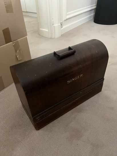 Singer portable sewing machine in bentwood...