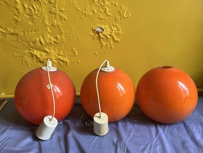 Ensemble de 3 suspensions globes en verre...