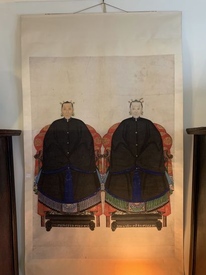 Chine
Femme et sa fille 
Haut. 143 Larg....