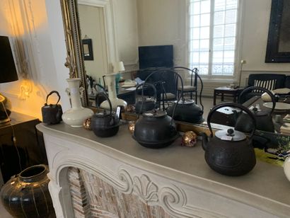 Ensemble de quatre théières et un pot en...