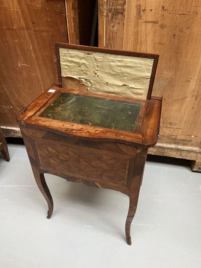 Petite table de salon en bois de placage...