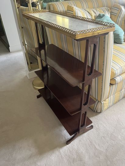 Etagère trois plateaux en bois vernis et...