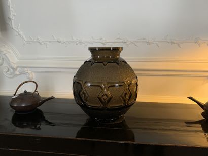 Daume Nancy
Ball vase with entangled hexagons...