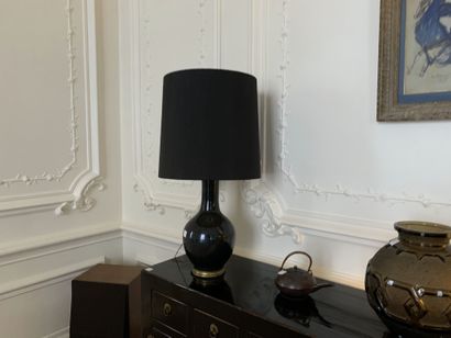 Pair of long-neck baluster-shaped 
in black...