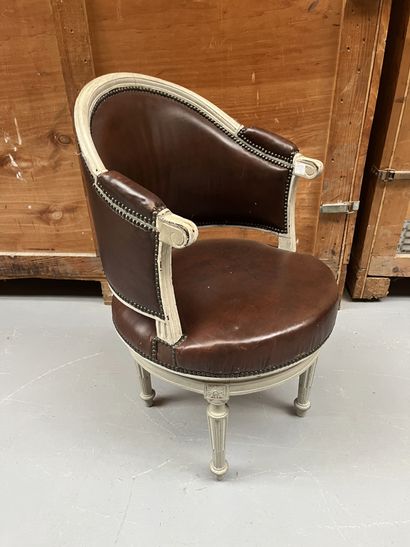 Fauteuil de bureau tournant en bois laqué...