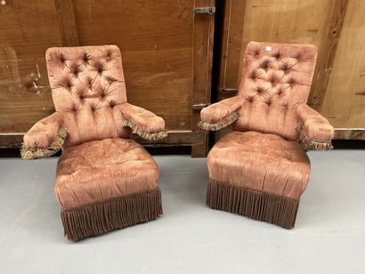 Paire de fauteuils chauffeuses à bras suspendus...