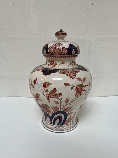 Potiche en porcelaine façon Imari
Travail...