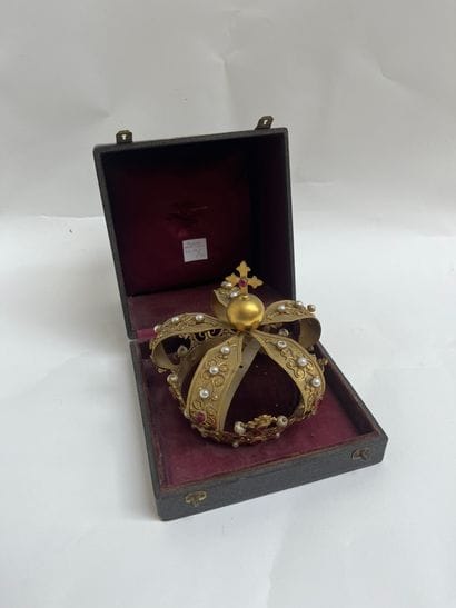 Gilded metal Virgin's crown inlaid with pearls...