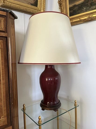 Lampe de forme balustre en porcelaine sang...