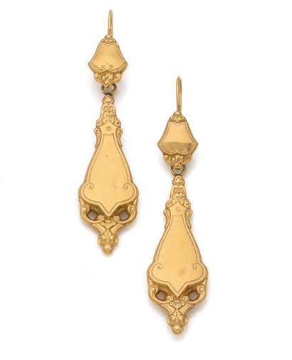 Paire de pendants d'oreilles 
en or 18K (750)...