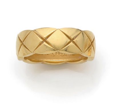 CHANEL
Coco Crush ring in 18K (750) gold...