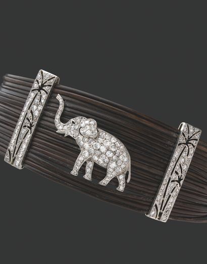Bracelet 
de crin d'éléphant scandé de barrettes...