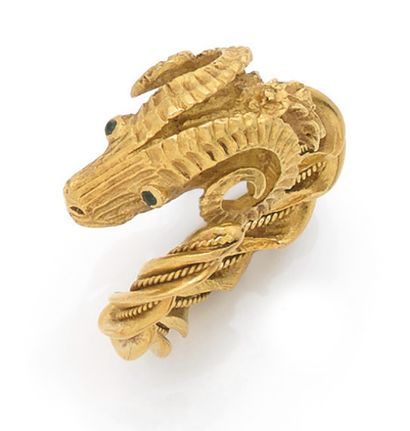 Ring 
in 18K (750) gold, carved with a ram...