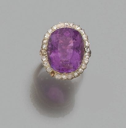 Bague 
en or 14K (575), ornée d'une améthyste...