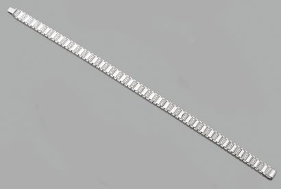 Bracelet 
in 18K (750) white gold, articulated...